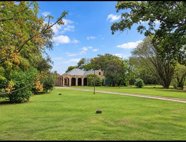 FARM FOR SALE IN BAINSVLEI